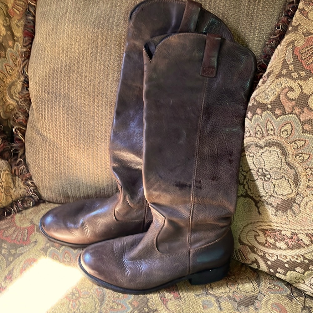 Dolce Vita brown high quality leather riding knee boots.